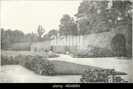 Archiv Bild von Seite 251 sterben Gartenkunst (1899). Die Gartenkunst diegartenkunst 11 5Mose Jahr: 1899 152 STERBEN GARTENKUNST. XI: j Aus dem Hofgarten von Schwerin. Laubengänge. gleitet ist und dessen Ränder mit Skulpturen ge-schmückt Sindh. Of this Kreuzkanal mündet in einer Art freien Gartengrundes in zwei Armen aus, und das Ganze wird gegen das Schloß zu durch einen Halbkreis nied- riger, Pflanzungen abgeschlossen. Das Schloß selbst Balatonfüred auf einer Insel des Schweriner sieht und ist mit dem Garten nur verlieren durch einen Brückenweg verbunden. Das Hauptmerkmal of this Gartenflucht Balatonfüred darin, d Stockfoto