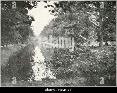 Archiv Bild von Seite 251 sterben Gartenkunst (1899). Die Gartenkunst diegartenkunst 11 5Mose Jahr: 1899 Aus dem Hofgarten von Schwerin. Laubengänge. gleitet ist und dessen Ränder mit Skulpturen ge-schmückt Sindh. Of this Kreuzkanal mündet in einer Art freien Gartengrundes in zwei Armen aus, und das Ganze wird gegen das Schloß zu durch einen Halbkreis nied- riger, Pflanzungen abgeschlossen. Das Schloß selbst Balatonfüred auf einer Insel des Schweriner sieht und ist mit dem Garten nur verlieren durch einen Brückenweg verbunden. Das Hauptmerkmal of this Gartenflucht Balatonfüred darin, daß das Wasser in ihm eine hervo Stockfoto