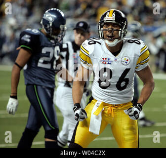 Pittsburgh Steelers wide receiver Hines Ward feiert in der Endzone nach dem Fang einen Touchdown in Super Bowl XL verfügt über die Seattle Seahawks und die Pittsburgh Steelers im Ford Field in Detroit, MI., am 5. Februar 2006. (UPI Foto/Brian Kersey) Stockfoto