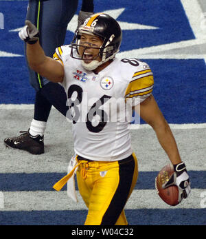 Pittsburgh Steelers wide receiver Hines Ward feiert sein Spiel clinchen Touchdownaufnahme im vierten Quartal Super Bowl XL verfügt über die Seattle Seahawks und die Pittsburgh Steelers im Ford Field in Detroit, MI., am 5. Februar 2006. (UPI Foto/Pat Benic) Stockfoto