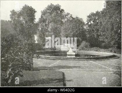 Archiv Bild ab Seite 253 von Die Gartenkunst (1899). Die Gartenkunst diegartenkunst 11 5Mose Jahr: 1899 154 STERBEN GARTENKUNST. XI, 9 Aus dem Schlofigarten von Neu-Strelitz. Brunnen vor dem Schlosse. Ganzen wesentlicli erhöht haben Beispiele, iirsiirünglich&lt; fe-Anlage waren. Aber trotz of this Schwächen ist der NeustreHtzer Schloß-Modernisierung in seiner monumentalen Einfachheit eine Anlage von großer Schönheit. Sie wirkt vielleicht sogar heute, obgleich mancher Eingriff in Human Rhythmus geschehen ist, besser und fertiger, als vor 150 Jahren. Denn sterben werden - gesamte Wachsung, namentlich sterben Reihenbäu Stockfoto