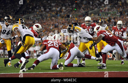 Pittsburgh Steelers running back Willie Parker (39) gets away from New  Orleans Saints cornerback Mike McKenzie (34) for a fourth quarter touchdown  in NFL football in Pittsburgh, Sunday, Nov. 12, 2006. Parker