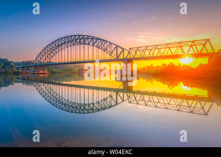 Sonnenschein am Morgen Brücke Stockfoto