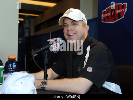 New Orleans Saints Headcoach Sean Payton der Presse spricht über Media Day bei Sun Life Stadium in Miami am 2. Februar 2010. Super Bowl XLIV die Indianapolis Colts und die New Orleans Saints Feature am Sonntag, den 7. Februar. UPI/Roger L. Wollenberg Stockfoto