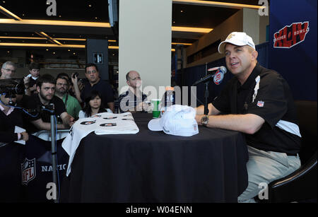 New Orleans Saints Headcoach Sean Payton der Presse spricht über Media Day bei Sun Life Stadium in Miami am 2. Februar 2010. Super Bowl XLIV die Indianapolis Colts und die New Orleans Saints Feature am Sonntag, den 7. Februar. UPI/Roger L. Wollenberg Stockfoto