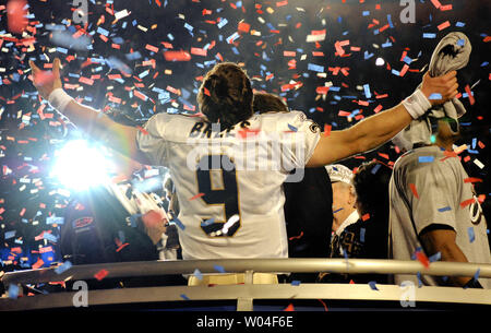 New Orleans Saints Quartal zurück Drew Brees feiert nach dem Heiligen besiegten die Indianapolis Colts 31-17 in Super Bowl XLIV bei Sun Life Stadium in Miami am 7. Februar 2010. Brees wurde als MVP für das Spiel. UPI/Rob Hobson Stockfoto