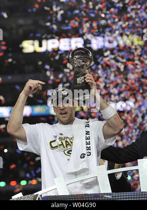 Super Bowl MVP und Green Bay Packers Quarterback Aaron Rogers feiert gewinnen Super Bowl XLV an Cowboys Stadium in Arlington, Texas am 6. Februar 2011. Die Green Bay Packers besiegen die Pittsburgh Steelers 31-25 zu gewinnen. UPI/Brian Kersey Stockfoto