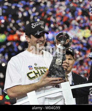 Super Bowl MVP, Green Bay Packers Quarterback Aaron Rogers feiert gewinnen Super Bowl XLV an Cowboys Stadium in Arlington, Texas am 6. Februar 2011. Die Green Bay Packers besiegen die Pittsburgh Steelers 31-25 zu gewinnen. UPI/Brian Kersey Stockfoto