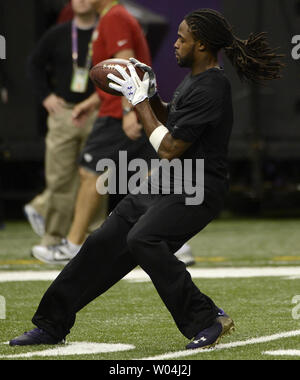 Baltimore Ravens wide receiver Torrey Smith erwärmt sich im Super Bowl XLVII im Mercedes-Benz Superdome am 3. Februar 2013 in New Orleans. UPI/Kevin Dietsch Stockfoto