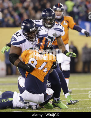 Seattle Seahawks defensiver Brandon Mebane (92) packt Denver Broncos festes Ende Jakob Tamme im zweiten Quartal Super Bowl XLVIII an MetLife Stadium in East Rutherford, New Jersey am 2. Februar 2014. MetLife Stadium hosts der NFL erste Outdoor kaltem Wetter Super Bowl. UPI/John angelillo Stockfoto