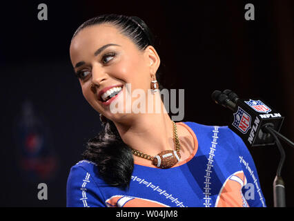 Katy Perry spricht während einer Pressekonferenz auf der halftime show für Super Bowl XLIX, in Phoenix, Arizona, 29. Januar 2015. Perry wird während der Super Bowl XLIX am 1. Februar 2015 durchführen. Foto von Kevin Dietsch/UPI Stockfoto