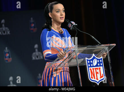 Katy Perry spricht während einer Pressekonferenz auf der halftime show für Super Bowl XLIX, in Phoenix, Arizona, 29. Januar 2015. Perry wird während der Super Bowl XLIX am 1. Februar 2015 durchführen. Foto von Kevin Dietsch/UPI Stockfoto