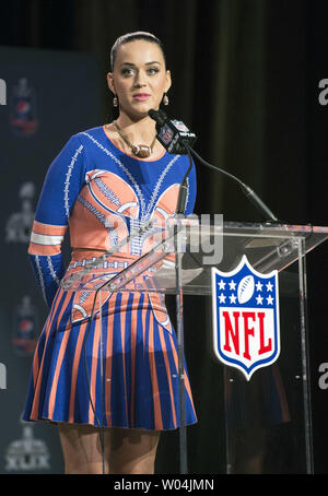 Katy Perry spricht während einer Pressekonferenz auf der halftime show für Super Bowl XLIX, in Phoenix, Arizona, 29. Januar 2015. Perry wird während der Super Bowl XLIX am 1. Februar 2015 durchführen. Foto von Kevin Dietsch/UPI Stockfoto