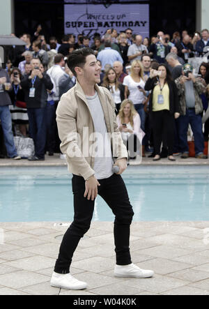 Nick Jonas führt an den Rädern bis Super Samstag Heckklappe Partei, eines der Ereignisse, die bis zum Super Bowl XLIX, MAYA Tag + Nachtklub in Scottsdale, AZ Am 31. Januar 2015. Super Bowl XLIV kennzeichnet die Seattle Seahawks und die New England Patriots am 1. Februar an der Universität von Phoenix Stadium in Glendale, Arizona. Foto von John angelillo/UPI Stockfoto