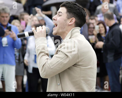 Nick Jonas führt an den Rädern bis Super Samstag Heckklappe Partei, eines der Ereignisse, die bis zum Super Bowl XLIX, MAYA Tag + Nachtklub in Scottsdale, AZ Am 31. Januar 2015. Super Bowl XLIV kennzeichnet die Seattle Seahawks und die New England Patriots am 1. Februar an der Universität von Phoenix Stadium in Glendale, Arizona. Foto von John angelillo/UPI Stockfoto