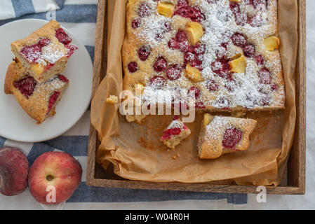 Himbeere Pfirsich Kuchen Stockfoto