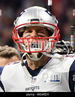 New England Patriots Quarterback Tom Brady (12) ruft, wie er das Feld Hits der Los Angeles Rams im Super Bowl LIII in Atlanta zu spielen, am 3. Februar 2019. Foto von JKevin Dietsch/UPI Stockfoto