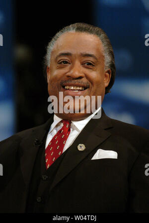 Reverend Al Sharpton macht ein Punkt während der South Carolina demokratischen Debatte, Donnerstag, Januar 29, 2004, at Peace Center, Greenville, South Carolina. (UPI/David Allio) Stockfoto