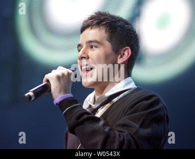 American Idol Runner-up David Archuleta führt als Teil des "American Idols Live! Tour 2008' an der San Diego Sports Arena am 2. Juli 2008. (UPI Foto/Roger Williams). Stockfoto