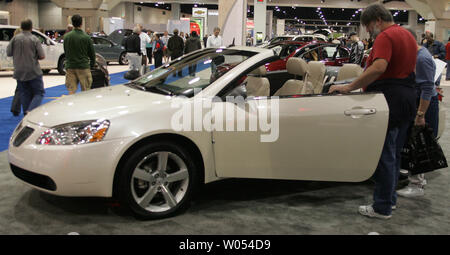 Ein Pontiac G6 GT Cabrio ist auf Anzeige an der 2009 San Diego International Auto Show am San Diego Convention Center am 31. Dezember 2008. (UPI Foto/Roger Williams). Stockfoto