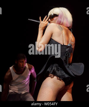 Lady Gaga führt im Konzert zu einer Masse an San Diego's House of Blues am 12. März 2009, zum Auftakt ihrer US-amerikanischen 'Fame Ball' Tour. (UPI Foto/Roger Williams). Stockfoto