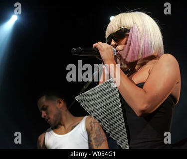 Lady Gaga führt im Konzert zu einer Masse an San Diego's House of Blues am 12. März 2009, zum Auftakt ihrer US-amerikanischen 'Fame Ball' Tour. (UPI Foto/Roger Williams). Stockfoto