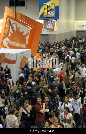 Besucher nehmen an der 40. jährlichen Comic-Con International, der größten Comic und Pop Kultur Veranstaltung in Nordamerika, an der San Diego Convention Center am 23. Juli 2009. (UPI Foto/Earl Cryer) Stockfoto