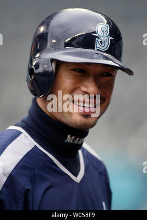 Seattle Mariners Ichiro Suzuki von Japan Witze mit Teamkollegen, vor dem Spiel gegen die New York Yankees im Safeco Field von Seattle am 12. Mai 2007. (UPI Foto/Jim Bryant) Stockfoto
