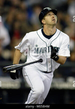 Willie Seattle Mariners' Bloomquist wirft seinen Hieb, als er seine Pop fliegen im achten Inning gegen die San Diego Padres Uhren im Safeco Field von Seattle am 20. Mai 2007. Padres zweiter Basisspieler Marcus Giles die pop Fliege in der Padres 2-1 gefangen über die Seemänner zu gewinnen. (UPI Foto/Jim Bryant) Stockfoto