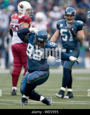 Defensive Seattle Seahawks" Brandon Mebane feiert seinen Sack auf Arizona Cardinals' Quarterback Kurt Warner in der ersten Hälfte in der Qwest Field in Seattle am 9. Dezember 2007. Die Seahawks schlagen die Kardinäle 42-2. (UPI Foto/Jim Bryant) Stockfoto