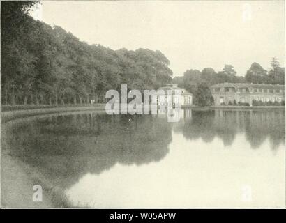 Archiv Bild ab Seite 318 von Die Gartenkunst (1899). Gartenkunst diegartenkunst 13 5 Jahr sterben: 1899 XIII, 11 STERBEN GARTENKUNST. 197 BIBLIOTHEK &Lt;, V YORK. v-TANlCAL Abb. I. Schlots Benrath: Schloßteich mit ulmenallee. Schloß Benrath und seine Gärten. Von Gustav Ammann, Zürich. Kreischend nimmt sterben Electric sterben große Kurve • Um den stillen Schloßteich. Sie kommt aus dem Ca. lo km entfernten Düsseldorf. Ich steige aus und die großen Wagen verschwinden und lassen sterben Rühe zu-rück, sterben sie eben störten. Noch Balatonfüred er da, der runde Weiher (Abb. I). Ein Kranz düsterer Ulmen wirft tiefe Scha Stockfoto