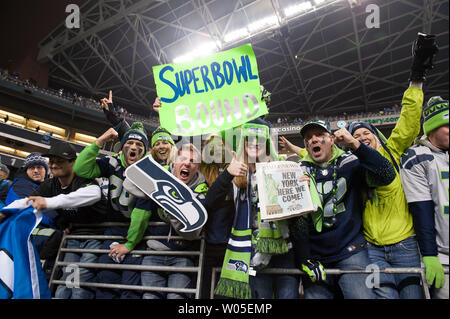 Seattle Seahawks Fans jubeln auf die Seahawks gegen die San Francisco 49ers im NFC Championship Game an Centurlink Feld in Seattle, Washington, am 19. Januar 2014. Seahawks schlagen die 49ers 23-17. UPI/John Lill Stockfoto