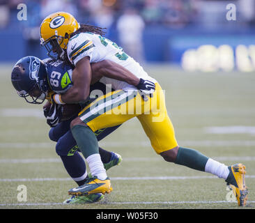 Seattle Seahawks wide receiver Doug Baldwin (89) Bup von Green Bay Packers cornerback Tramon Williams im zweiten Quartal des NFL Kickoff gewickelt ist bei CenturyLink Feld September 4, 2014 in Seattle. Die Seahawks schlagen die Verpacker 36-16. UPI/Jim Bryant Stockfoto