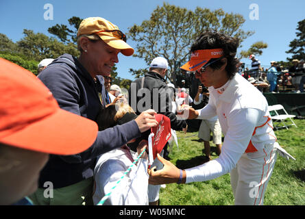 Ryo Ishikawa in Japan Autogramme während einer Praxis, die vor der 2010 US Open in Pebble Beach, Kalifornien, am 16. Juni 2010. UPI/Kevin Dietsch Stockfoto