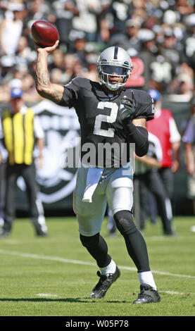 Oakland Raiders QB Terrelle Pryor (2) gegen die Jacksonville Jaguars im zweiten Quartal an O. co Coliseum in Oakland, Kalifornien am 15. September 2013. Die Räuber besiegt die Jaguare, 19-9. UPI/Bruce Gordon Stockfoto