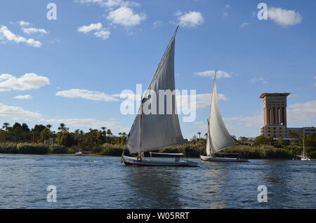 Segelboote auf dem Nil, Ägypten Stockfoto