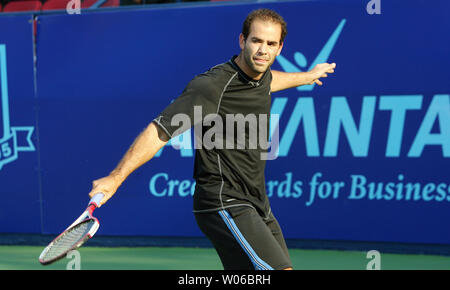 Sieben - Zeit Wimbledon Tennis Pete Sampras folgt durch mit seiner Rückkehr beim Spielen Welt Teamtennis als Mitglied des Newport Beach Leistungsschaltern gegen die St. Louis Asse am Dwight Davis Memorial Tennis Center in St. Louis am 24. Juli 2007. (UPI Foto/Rechnung Greenblatt) Stockfoto