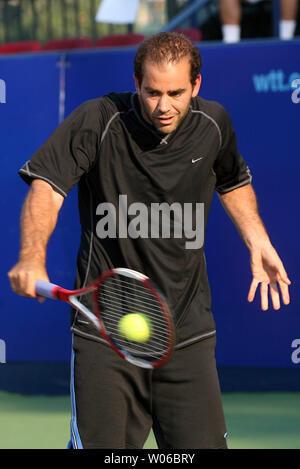 Sieben - Zeit Wimbledon Tennis Pete Sampras macht eine Rückkehr während der Wiedergabe Welt Teamtennis als Mitglied des Newport Beach Leistungsschaltern gegen die St. Louis Asse am Dwight Davis Memorial Tennis Center in St. Louis am 24. Juli 2007. (UPI Foto/Rechnung Greenblatt) Stockfoto