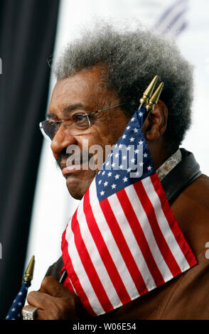 Kampf promoter Don King nimmt an einer Pressekonferenz für einen bevorstehenden Boxkampf im Scottrade Center in St. Louis am 25. März 2008. Der ehemalige Weltmeister Verno Phillips treffen Cory Spinks in einem IBF Junior Mittelgewicht WM-Kampf am 27. März 2008 in St. Louis. (UPI Foto/Rechnung Greenblatt) Stockfoto