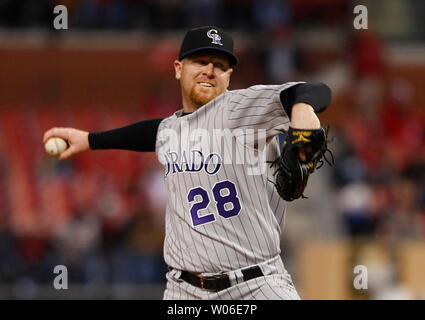 Colorado Rockies Krug Aaron Cook liefert einen Pitch auf die St. Louis Cardinals im zweiten Inning am Busch Stadium in St. Louis am 2. April 2008. (UPI Foto/Rechnung Greenblatt) Stockfoto