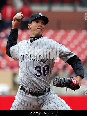 Colorado Rockies Krug Ubaldo Jimenez wirft zu den St. Louis Cardinals im ersten Inning am Busch Stadium in St. Louis am 3. April 2008. St. Louis gewann das Spiel mit 3-0. (UPI Foto/Rechnung Greenblatt) Stockfoto