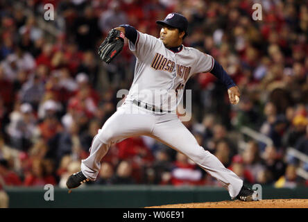 Washington Nationals pitcher Odalis Perez liefert einen Pitch auf die St. Louis Cardinals am Busch Stadium in St. Louis am 4. April 2008. St. Louis gewann das Spiel 5-4. (UPI Foto/Rechnung Greenblatt) Stockfoto