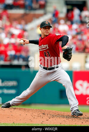 Houston Astros Krug Brandon Zurücke liefert einen Pitch auf die St. Louis Cardinals im zweiten Inning am Busch Stadium in St. Louis am 27. April 2008. St. Louis gewann das Spiel 5-1. (UPI Foto/Rechnung Greenblatt) Stockfoto