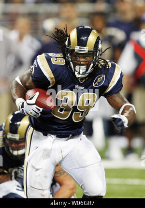 St. Louis Rams zurück läuft Steven Jackson läuft in Richtung endzone im ersten Viertel gegen die Seattle Seahawks am Edward Jones Dome in St. Louis am 14. Dezember 2008. Seattle besiegt St. Louis 23-20. (UPI Foto/Rechnung Greenblatt) Stockfoto