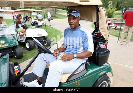 Ehemalige New York Mets Darryl Strawberry nimmt für seine erste Bohrung an der Albert Pujols Berühmtheitgolfturnier in St. Albans Country Club am 31. August 2009 in St. Albans, Missouri. UPI/Rechnung Greenblatt Stockfoto