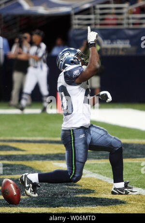 Seattle Seahawks zurück läuft Justin Forsett Punkte einlöse, nachdem sie in die Endzone für einen Touchdown im ersten Viertel gegen die St. Louis Rams an der Edward Jones Dome in St. Louis am 29. November 2009. Seattle besiegt St. Louis 27-17. UPI/Rechnung Greenblatt Stockfoto