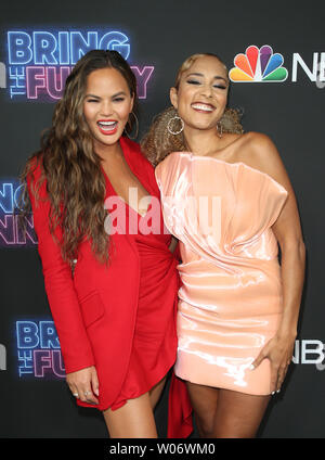 Juni 26, 2019 - Los Angeles, Kalifornien, USA: CHRISSY TEIGEN und AMANDA SEALES auf NBC's bringen Die lustige Premiere Veranstaltung in der Rockwell Tisch & Bühne. (Bild: © Faye Sadou/AdMedia über ZUMA Draht) Stockfoto