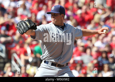 San Diego Padres Krug Clayton Richard liefert einen Pitch auf die St. Louis Cardinals im ersten Inning am Busch Stadium in St. Louis am 2. April 2011. San Diego besiegte St. Louis, 11-3. UPI/Rechnung Greenblatt Stockfoto