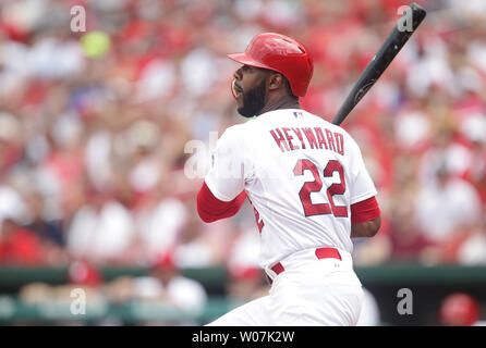 St. Louis Cardinals Jason Heyward schaukeln schlug ein RBI single im zweiten Inning gegen die Chicago Cubs am Busch Stadium in St. Louis am 7. Mai 2015. St. Louis Chicago 5-1 besiegte. Foto von Bill Greenblatt/UPI Stockfoto