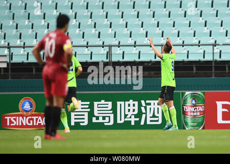 Kim Shin-wook von Südkorea der Jeonbuk Hyundai Motors F.C. feiert Nachdem sie gegen China Shanghai SIPG F.C. im Viertelfinale während der AFC Champions League 2019 in Jeonju, Südkorea, 26. Juni 2019. Shanghai SIPG erforderlich Sanktionen ihren Platz im Viertel zu sichern - Finale der AFC Champions League am Mittwoch, mit Oscar zählte die abschließenden Punkt-Kick der Chinese Super League Champions letzten zwei Sieger Jeonbuk Hyundai Motors mit einem 5-3 Elfmeterschießen zu gewinnen. Stockfoto